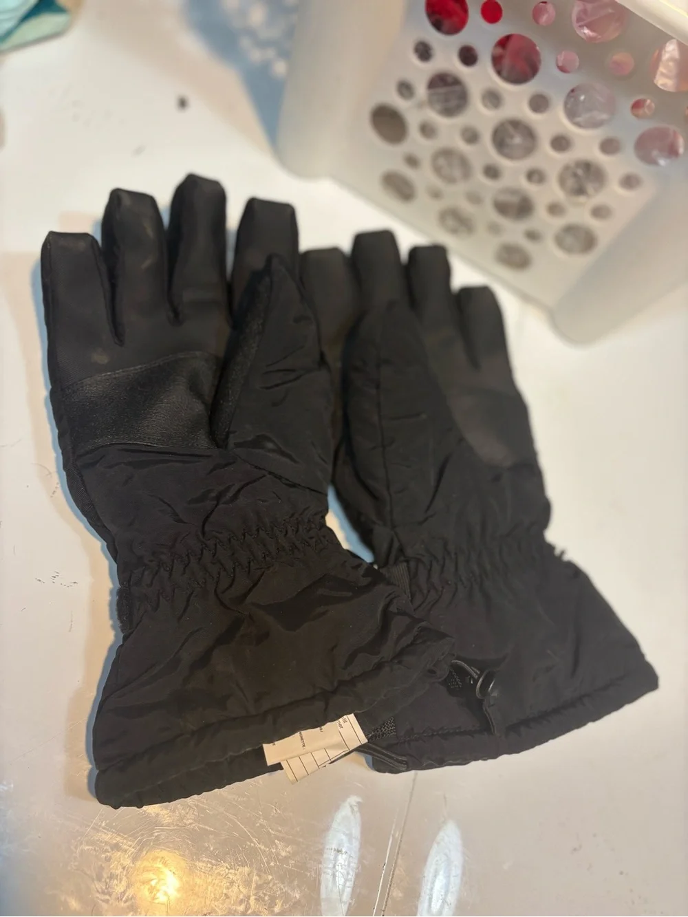 black SCOTT gloves feature insulated thermal barriers cold weather protection